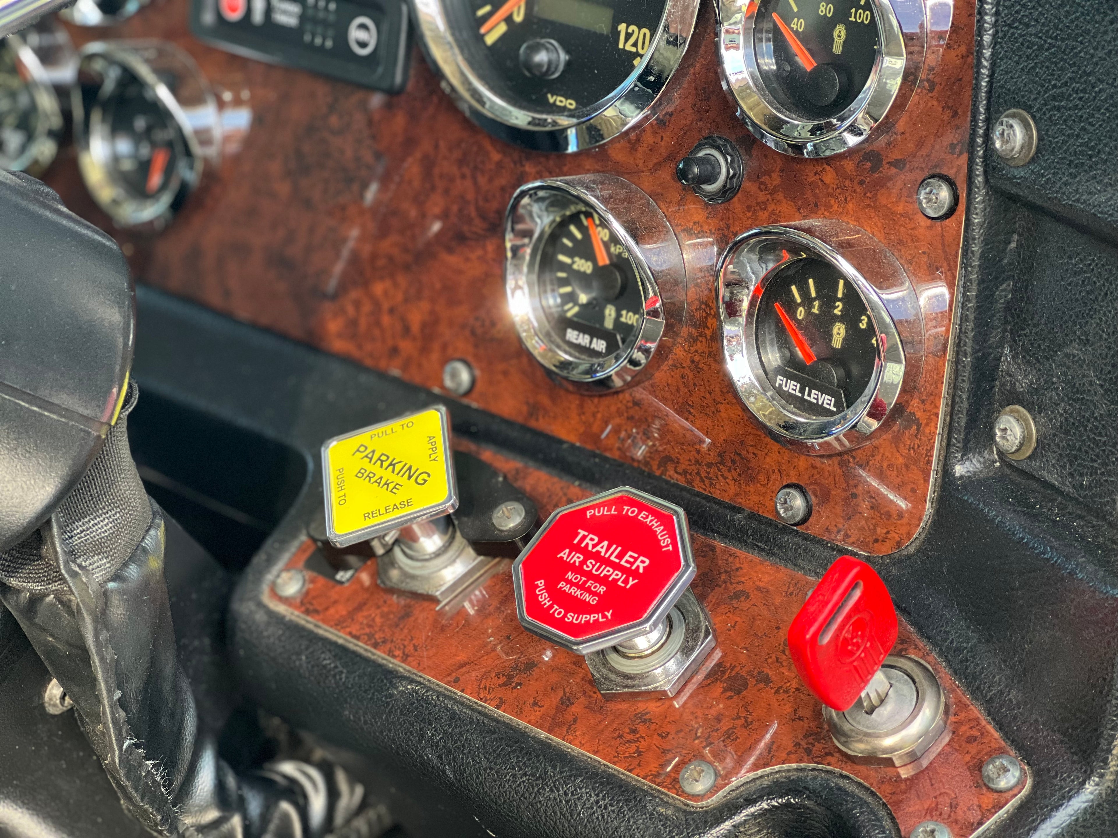 Truck ( Yellow. ) / Trailer ( Red. ) Brake Release Knob Set x2.  ( Roll Pin Style. )