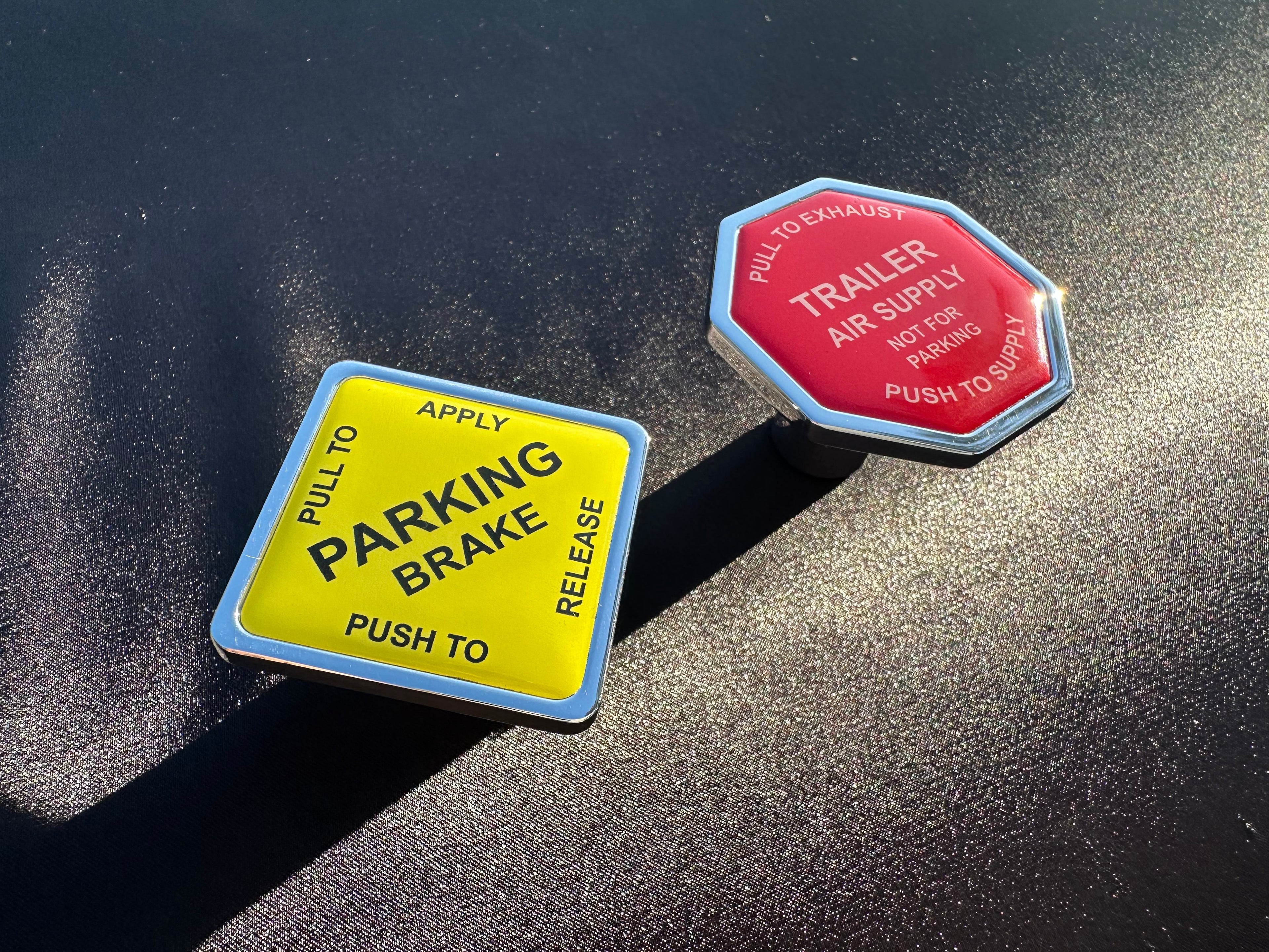 Truck ( Yellow. ) / Trailer ( Red. ) Brake Release Knob Set x2.  ( Roll Pin Style. )