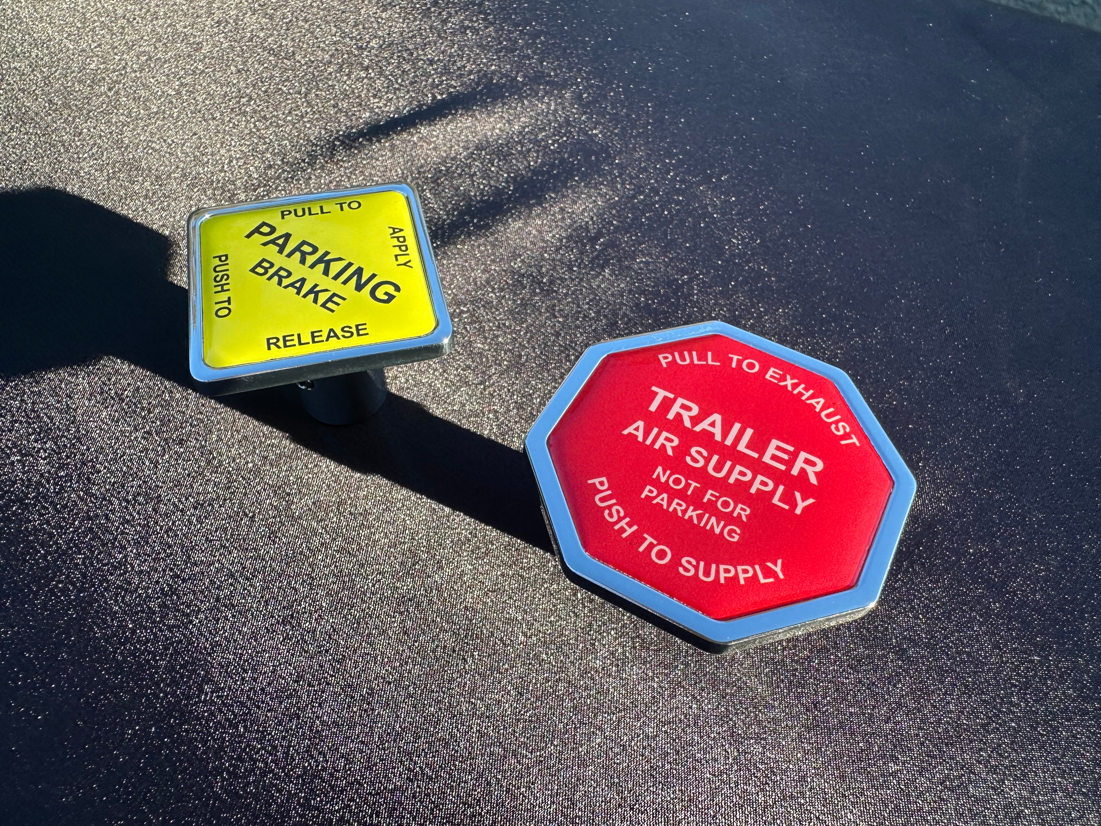 Truck ( Yellow. ) / Trailer ( Red. ) Brake Release Knob Set x2.  ( Roll Pin Style. )